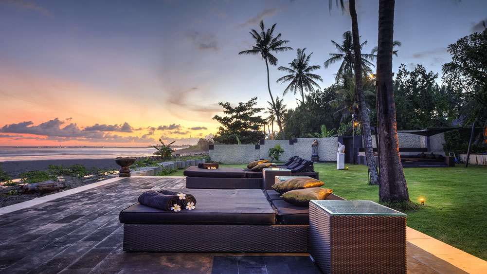 The Ylang Ylang - Sunset From Beach Deck